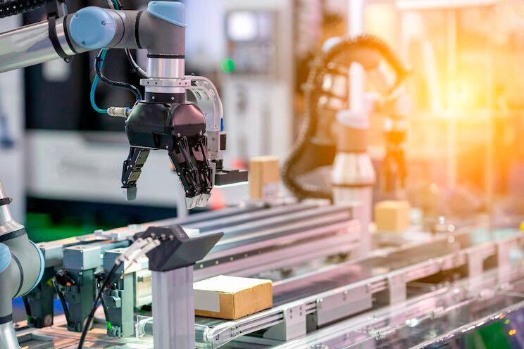 VM Ware ist bei der SPS erstmals mit einem eigenen Stand vor Ort. Dort zeigt das Unternehmen eine Edge Computing Plattform, welche die Virtualisierung der Produktionsumgebung von real-time und non-real-time Applikationen, Edge native und Container Applikationen ermöglicht. SPS 2022: Halle 5, Stand 420. (Bild: VM Ware)