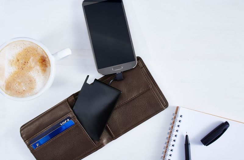 Der Mini-Zusatz-Akku schlägt mit rund 15 Euro zu Buche und bietet für Smartphones bis zu sechs Stunden zusätzliche Gesprächszeit. (Tchibo)