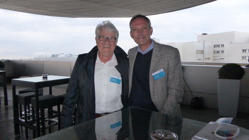 Gert Schaffer (Steinkühler GmbH) und Olav Steen (ateldis GmbH) schnappen frische Luft. (Bild: C4B)