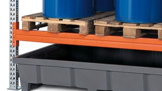 Regalwanne aus Polyethylen (PE) zum Einschieben in vorhandene Regalsysteme. (Bild: Denios)