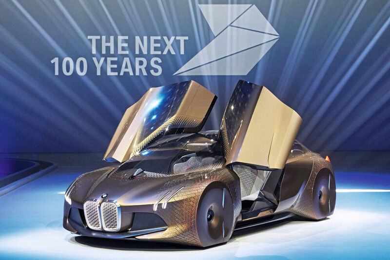 Anlässlich des 100. Geburtstags präsentierte BMW während der Jubiläumsveranstaltung in der Münchner Olympiahalle die Vision vom Auto der Zukunft.