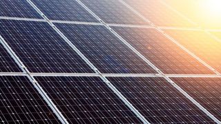 Die französische Bahn will einen Teil des Strombedarfs für ihre Züge künftig mit Solarenergie selbst decken. (Bild: gemeinfrei)