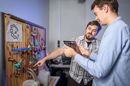 Eine Software ermöglicht es auch Leuten ohne Vorwissen, Augmented-Reality-Anleitungen zu erstellen. Eine Software ermöglicht es auch Leuten ohne Vorwissen, Augmented-Reality-Anleitungen zu erstellen.