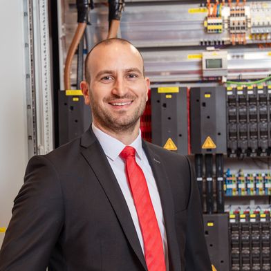 Dr. Christian Maryska: „Bei der Entwicklung von RiLineX hatte es daher einen hohen Stellenwert, den Kunden die Arbeit mit einer flexiblen und weitgehend ‚vorgeprüften‘ Plattform soweit möglich zu erleichtern.“ (Bild: Rittal GmbH & Co. KG )