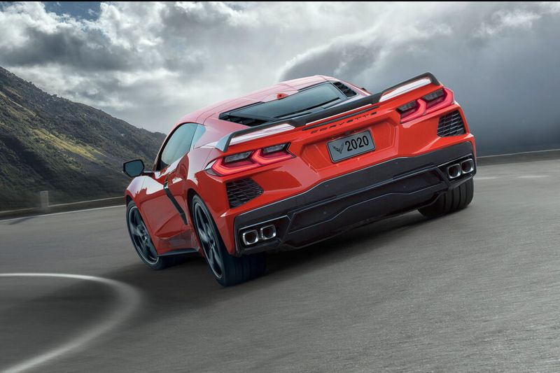 Die Endrohre sind im Vergleich zum Vorgänger weiter nach außen gerückt.  (Bild: Chevrolet)