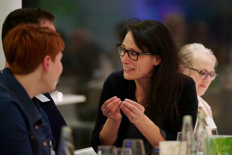 Impressionen vom ELEKTRONIKPRAXIS Frühlingsfest 2023 im Ketterer Kunst mit der Verabschiedung von Johann Wiesböck.  (Bild: © EYE AM CHRIS)