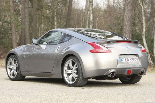 Rassige Form: Für den Schnitt des Nissan 370Z zeichnet der deutsche Designer Albrecht Graf Goertz verantwortlich. (Nissan)