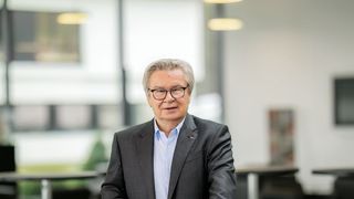 Glückwunsch! Gleich ein Trio aus Jubiläen darf Prof. Klaus Fischer, Inhaber der Fischer-Unternehmensgruppe, in diesem Jahr feiern. Lesen Sie hier, welche das sind, wie er stets erfolgreich war und was man bisher alles erreicht hat ... (Bild: Fischer-Gruppe)