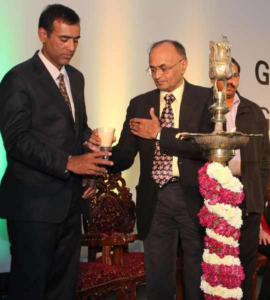 Unter den Ehrengästen, die an der Eröffnungsfeier teilnahmen, waren M. N. Vidyashankar und M. Rao von der Industrie-und Handelskammer der Regierung von Karnataka. (Bild: Fouhy)