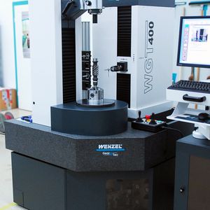 Bild 1: Bei der Wenzel WGT sind Maschinenbasis und Linearachsen aus Granit gefertigt.