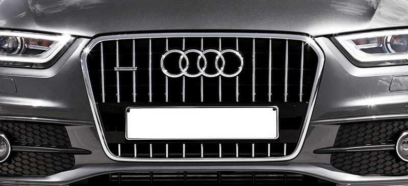 The problem with the Audi Q3 S-Type grille was threefold: the large angle of the undercuts, the large number of undercuts per bar and the high number of cavities in the mould. (Cumsa)