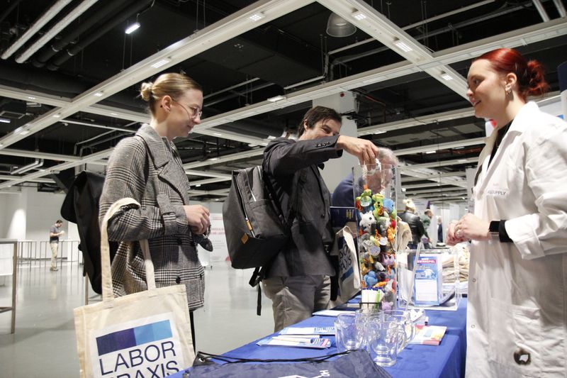 Impressionen der LAB-SUPPLY in Wien 2023.   Mehr Infos zu den kommenden LAB-SUPPLY-Messen finden Sie auf www.lab-supply.info.  (LABORPRAXIS, C. Lüttmann)