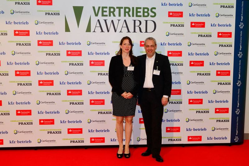 Yvonne Schimmer, RP Media Service, mit Frank Levy, Auto Levy. (Bild: Vogel Business Media)