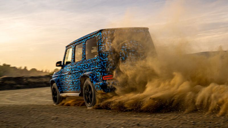 Sensoren spüren, wenn ein Rad zum Durchdrehen neigt. (Bild: Mercedes-Benz)