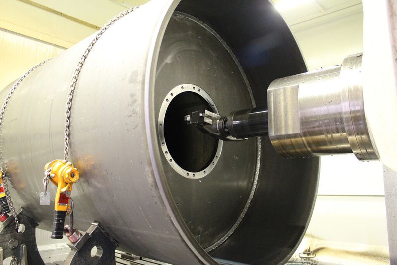 Bild 1: Die ausfahrbare Pinole des Bearbeitungszentrums sorgt für Stabilität und ermöglicht den Einsatz kurzer Werkzeuge. So reduziert sie die Gefahr, dass störende Vibrationen auftreten. (Bild: Heckert)