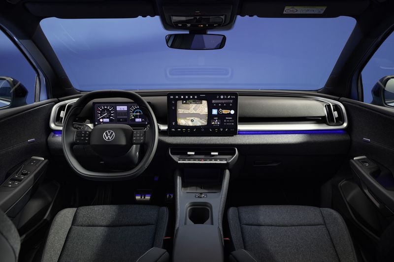 Operation is via the touchscreen and classic buttons. (Source: Volkswagen)