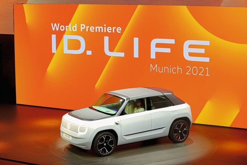 Volkswagen gab mit dem ID Life einen Ausblick, wie der künfige E-Kleinwagen der Marke aussehen dürfte.  (Volkswagen)