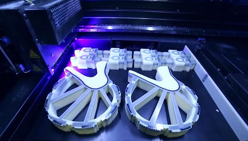 Die Produktion der Prothese übernahm der 3D-Drucker ProJet 5500X. Er kann starres und flexibles Material miteinander verschmelzen. (Bild: 3D Systems)