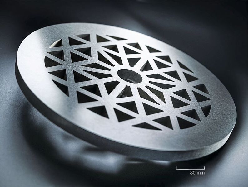 Découpe céramique au jet d'eau chez Waterjet (Source : Waterjet)