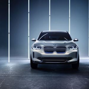 (BMW)