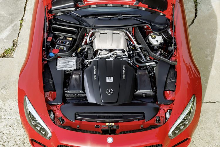 Unter der Motorhaube arbeitet ein neuer 4,0-Liter-V8-Biturbomotor. Er ersetzt den 6,3-Liter-Achtzylinder-Sauger aus dem SLS. Sein Verbrauch liegt laut Hersteller bei 9,4/9,3 Liter pro 100 Kilometer. (Foto: Daimler)