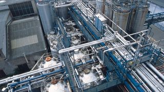 Lanxess-Standort Mannheim: Das Unternehmen entwickelt, produziert und vertreibt hier Additive, Spezialchemikalien und Serviceprodukte für die Kautschuk-, Schmierstoff- und Kunststoffindustrie. (Bild: Lanxess)