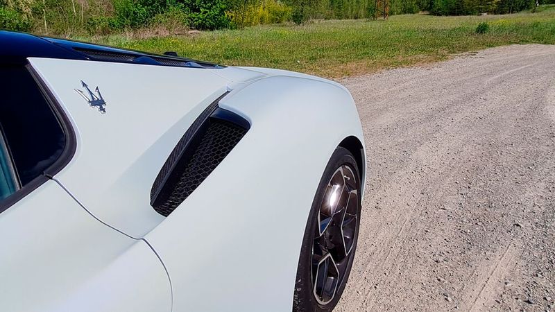 Das obligatorische Dreizack-Logo darf natürlich auch nicht fehlen. (Bild: Michael Kirchberger/Ampnet)