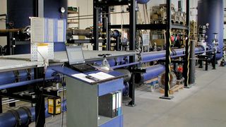 Auf dem Leistungsprüfstand (Luft) werden Sicherheitsventile getestet. (Bild: Albert Richter Ari-Armaturen)