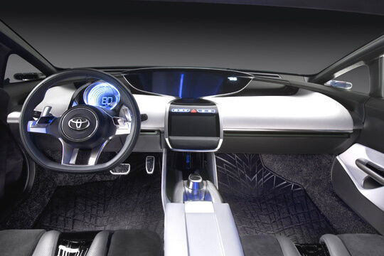 Toyota hat bei der Gestaltung des Innenraums darauf reagiert, „dass Autos immer mehr zu Kommunikationszentren im vernetzten Leben ihrer Besitzer werden“. (Toyota)