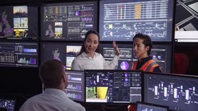 Der KI-Assistent identifiziert die relevanten Daten und liefert eine zusammengefasste Antwort. Bei Bedarf generiert er direkt eine Visualisierung als Dashboard oder Trendansicht, die sich speichern und teilen lässt.  (Bild: Aveva)