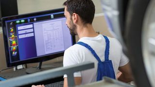 An diversen Geräten und Fällen benötigen Kfz-Betriebe Kunden- und Fahrzeugdaten. Das Asanetwork verbindet diese und erspart den Anwendern die mehrfache Eingabe dieser Daten. Das spart Zeit und somit Kosten. (Bild: © Lucky Business - stock.adobe.com)