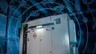 Über die Webapplikation „DENIOS connect“ lassen sich per individualisierter Alarmmeldung die Zustandsdaten eines Gefahrstofflagers sofort erkennen. (Denios)