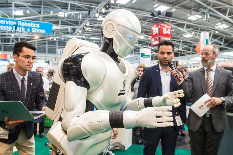 Welche Rolle spielt der Mensch in der Smart Factory? Die Automatica 2018 gibt nicht nur auf diese Frage eine Antwort. Hier zur Einstimmung noch einmal Impressionen von der Automatica 2016. (Messe München)