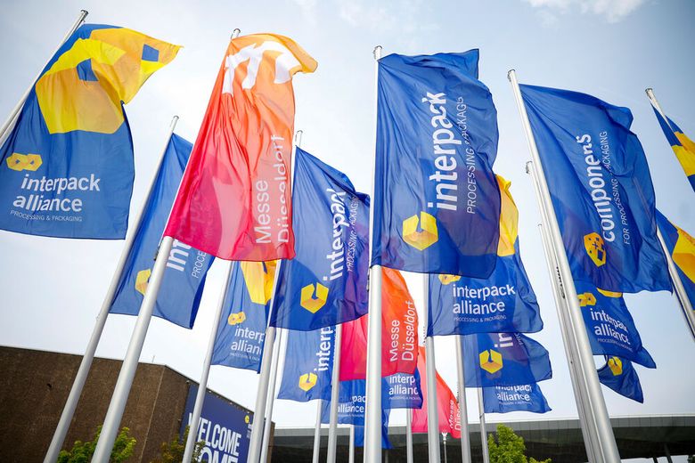 Mehr als 2.800 Aussteller aus 65 Ländern verwandelten vom 7. bis 13. Mai 2026 Düsseldorf in das globale Zentrum der Processing & Packaging-Branche. Die Interpack zeigte eindrucksvoll: Ohne intelligente Verpackungslösungen gibt es weder moderne Produktion noch sichere globale Versorgung.

Von hochmodernen Verpackungsmaschinen über komplette Produktionslinien bis hin zu innovativen Materialien und Prozesstechnik – die Messe präsentierte die gesamte Bandbreite der Industrie. Besonders spannend: Viele Anlagen liefen live, die Produktion war direkt vor Ort erlebbar.

Lassen Sie die Messe noch einmal Revue passieren und klicken Sie sich durch unsere Bildergalerie! (Bild: Messe Düsseldorf / Tillmann)