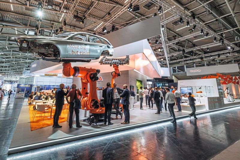 KR Titan ultra: der bislang größte Kuka-Roboter trägt bis zu 1,5 t. (Bild: Kuka AG)