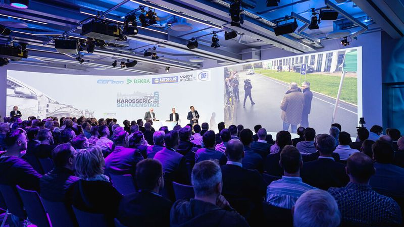 Zu den unterschiedlichen Highlight`s wurde immer wieder für eine Live-Übertragung auf das Außengelände geschaltet,… (Bild: Stefan Bausewein)