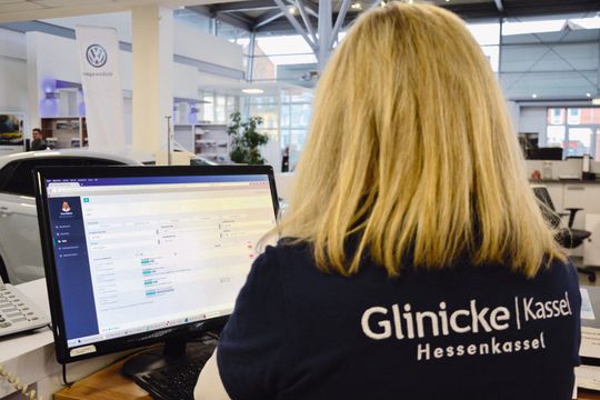 Mit Dealerdesk haben die Mitarbeiter des Autohauses Glinicke Hessenkassel alle Kundenanfragen im Blick.(Bild:  Mauritz)
