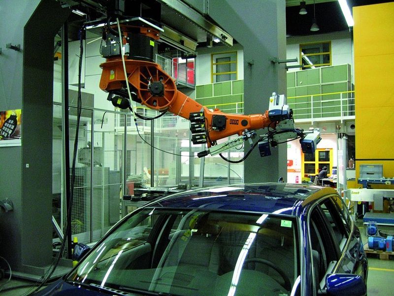 Bild 4: Testaufbau des Robo-Vib-Systems am Fraunhofer IPA. Bilder: 1 Polytec, 2 bis 4 Fraunhofer IPA (Archiv: Vogel Business Media)