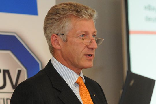 Stefan Gaul, Senior Director Sales & Customer Service Mobile.de und Ebay Motors, brachte den Teilnehmern das Internet als Verkaufsinstrument näher. (Archiv: Vogel Business Media)