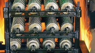 Mit synthetischem Härteöl lässt sich der Abschreckprozess in puncto Arbeitsschutz optimieren. (Archiv: Vogel Business Media)