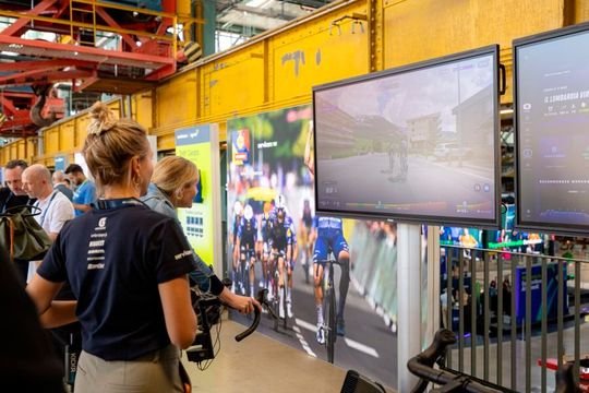 Auf dem Rennsimulator traten Summit-Gäste gegeneinander an – ServiceNow ist offizieller KI-Partner des Lidl-Trek-Radsportteams.(Bild:  ServiceNow)