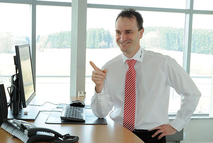 Ralf Koke, Geschäftsführer Locosoft: „Mit mehr als 2.200 Anwenderbetrieben ist Locosoft einer der führenden Ansprechpartner für kaufmännische Autohaus-Software. In Zusammenarbeit mit Maha und Gudat werden wir auf der Automechanika eine Live-Dialogannahme und die damit verbundene komfortable und zeitsparende Vernetzung von Werkstatt und DMS zeigen.“ (Foto: Locosoft)