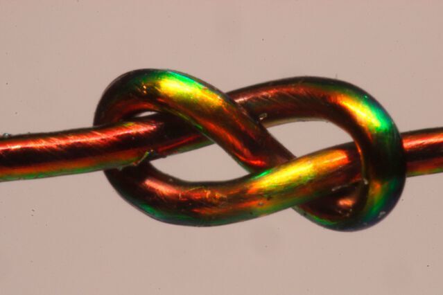With the help of color-changing fibers, MIT researchers develop a mathematical model to predict a knot’s stability. (MIT)