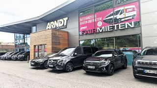 Der Standort von Arndt Automobile an der „Automeile Höherweg“ in Düsseldorf (Bild: Simon – VCG)