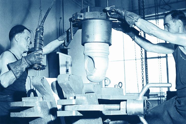 Die Kolbenfertigung von Mahle um 1950: Nach dem Zweiten Weltkrieg setzte der Zuliefererschon bald wieder Akzente im Motorenbau. (Foto: Mahle)