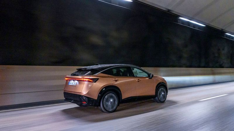 Serienmäßig ist ein schneller 22-kW-Bordlader dabei. (Bild: Nissan)