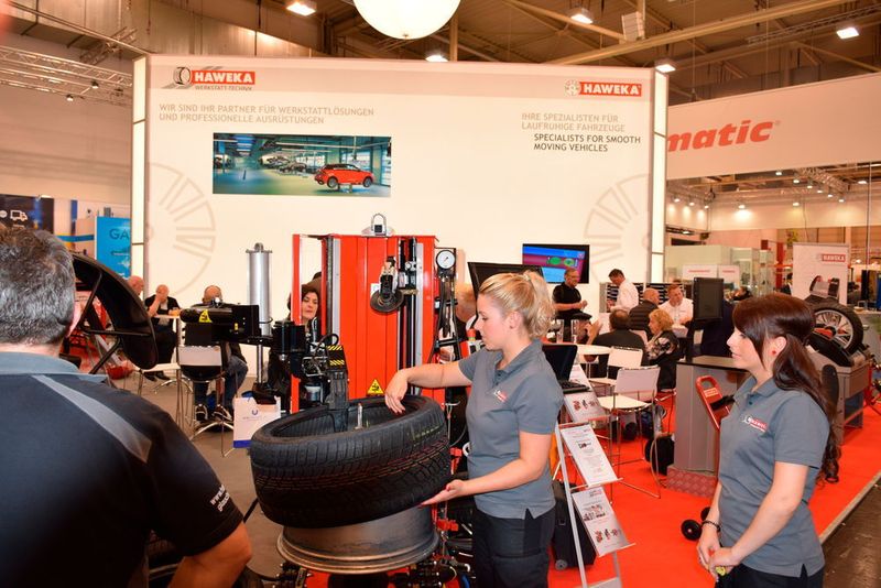 Dieses Jahr präsentierte das Unternehmen die Reifenmontiermaschine Haweka Jet Tornado. (Ottmar Holz)