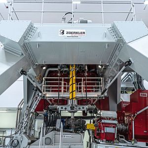 The impressive helicopter gearbox test stand from Zoerkler.(Image: Emag)