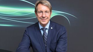 ZDK-Hauptgeschäftsführer Jürgen Hasler erläutert die Position des ZDK in der Debatte um die Forderung nach der Rücknahme des Verbrenner-Aus: Ein einfaches Ja oder Nein gibt es nicht.   (Bild: Promotor)