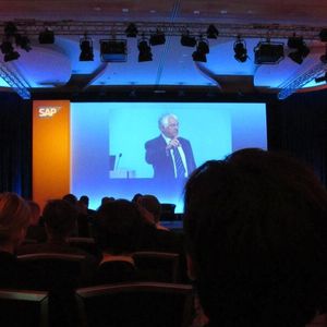 Mit In-Memory brechen Hasso Plattner und seine Mitstreiter mit der klassischen Trennung von OLAP und OLTP…